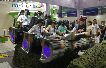 機器人、無人機、VR體驗成展會“人氣王”