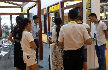 那么在展會(huì)現(xiàn)場我們應(yīng)該注意什么？